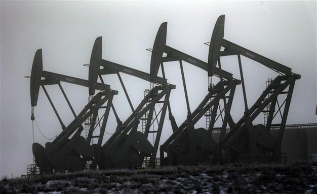 Oil demand rises after price drop, but supply strong: IEA