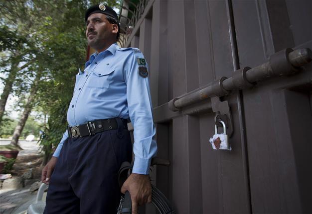 Pakistan warns aid groups after Save the Children expelled