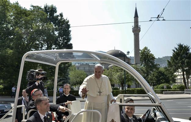 Pope in Sarajevo, urges lasting ethnic and religious peace