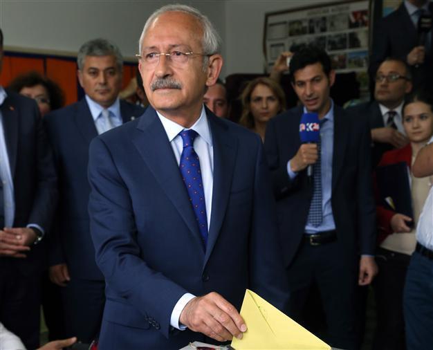 Main opposition CHP head casts his vote in Ankara