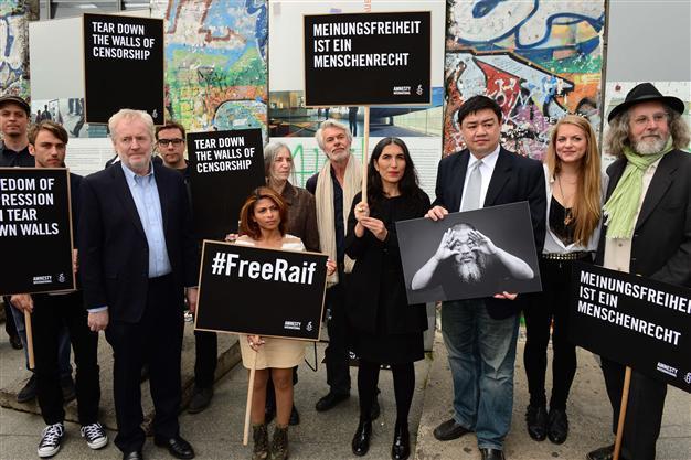 Saudi supreme court upholds jail, lashes for blogger, wife says