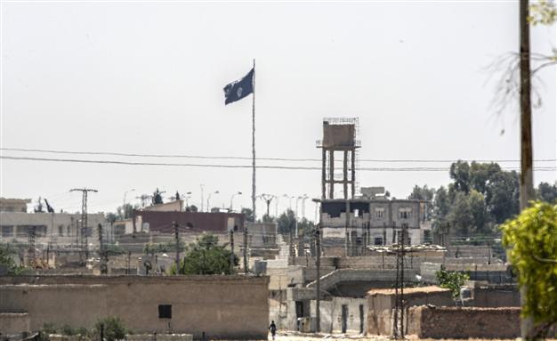 Syria rebels push ISIL back further back from supply route