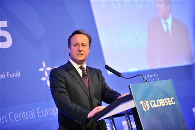 UKs Cameron tells Muslim communities to do more to tackle extremism
