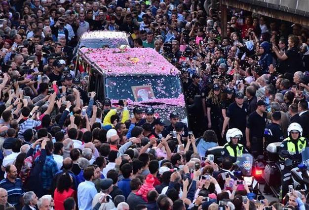 Turkeys former president Demirel buried in hometown