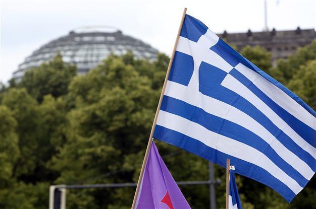 Greece says ready to compromise, calls for Merkel decision