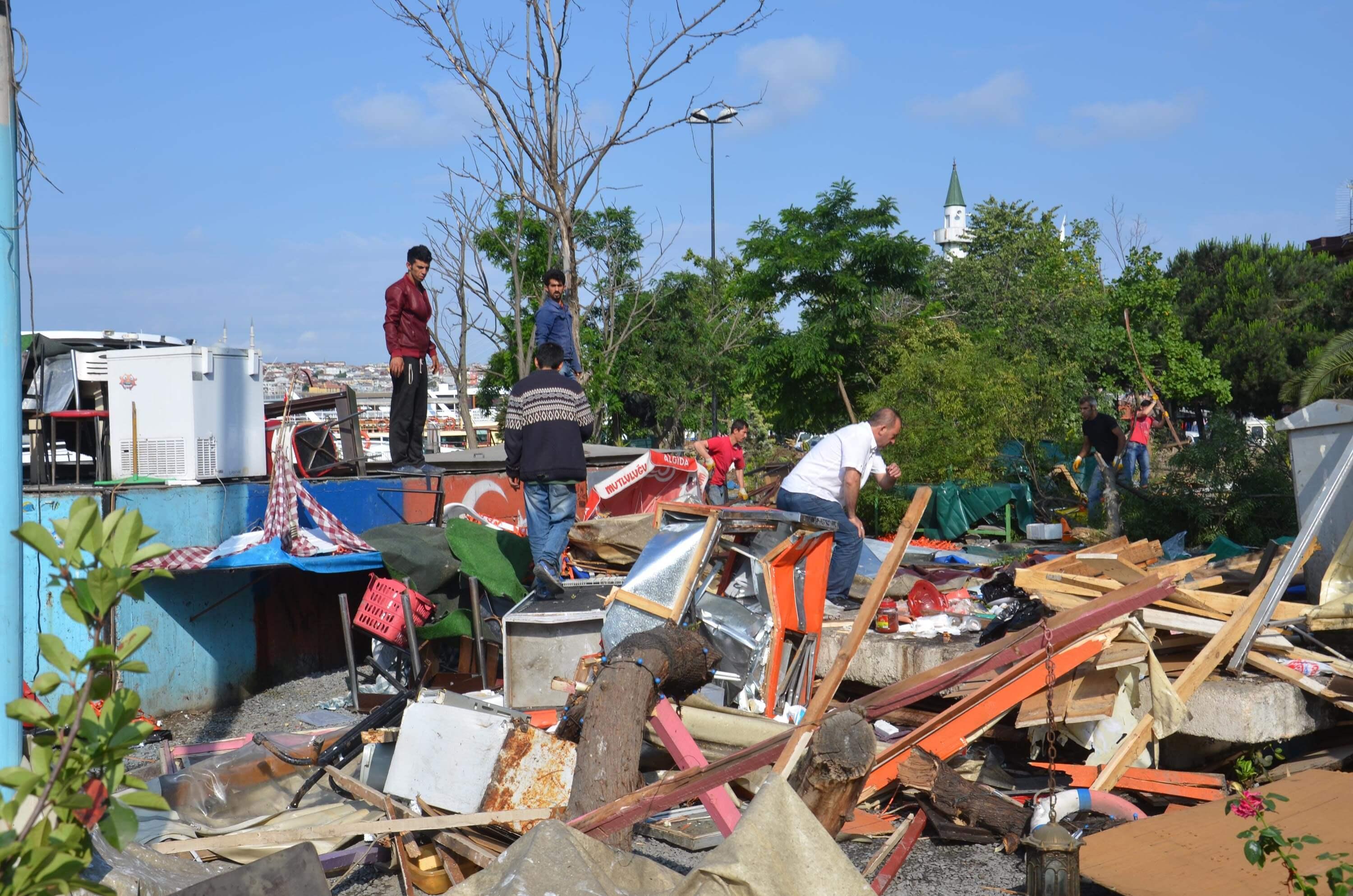 Illegal shorefront constructions demolished in central Istanbul