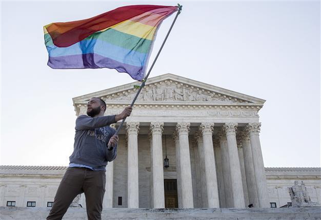 U.S. Supreme Court rules in favor of gay marriage nationwide