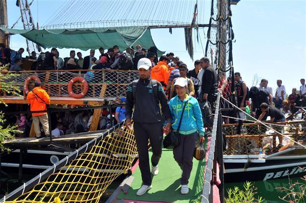 350 Syrian refugees captured on boat off Turkey’s Antalya