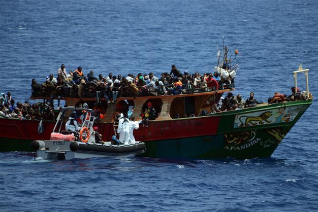 Record 137,000 refugees, migrants crossed Mediterranean this year: UN