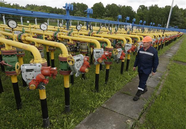 Ukraine suspends Russian gas purchases in new price row
