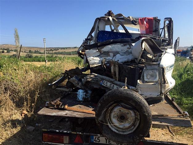 15 killed as Turkish truck carrying farms workers collides with tanker