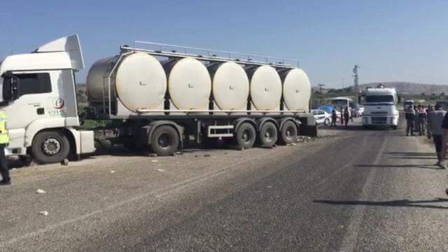 15 killed as Turkish truck carrying farms workers collides with tanker