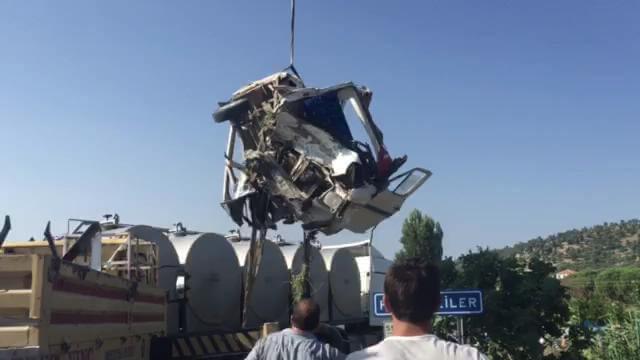 15 killed as Turkish truck carrying farms workers collides with tanker
