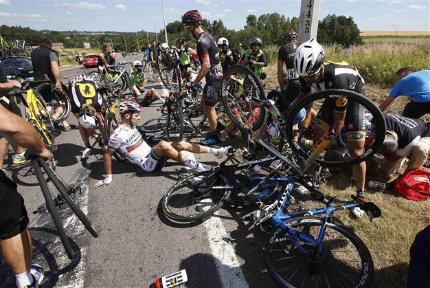 VIDEO: Tour stage neutralised after huge crash