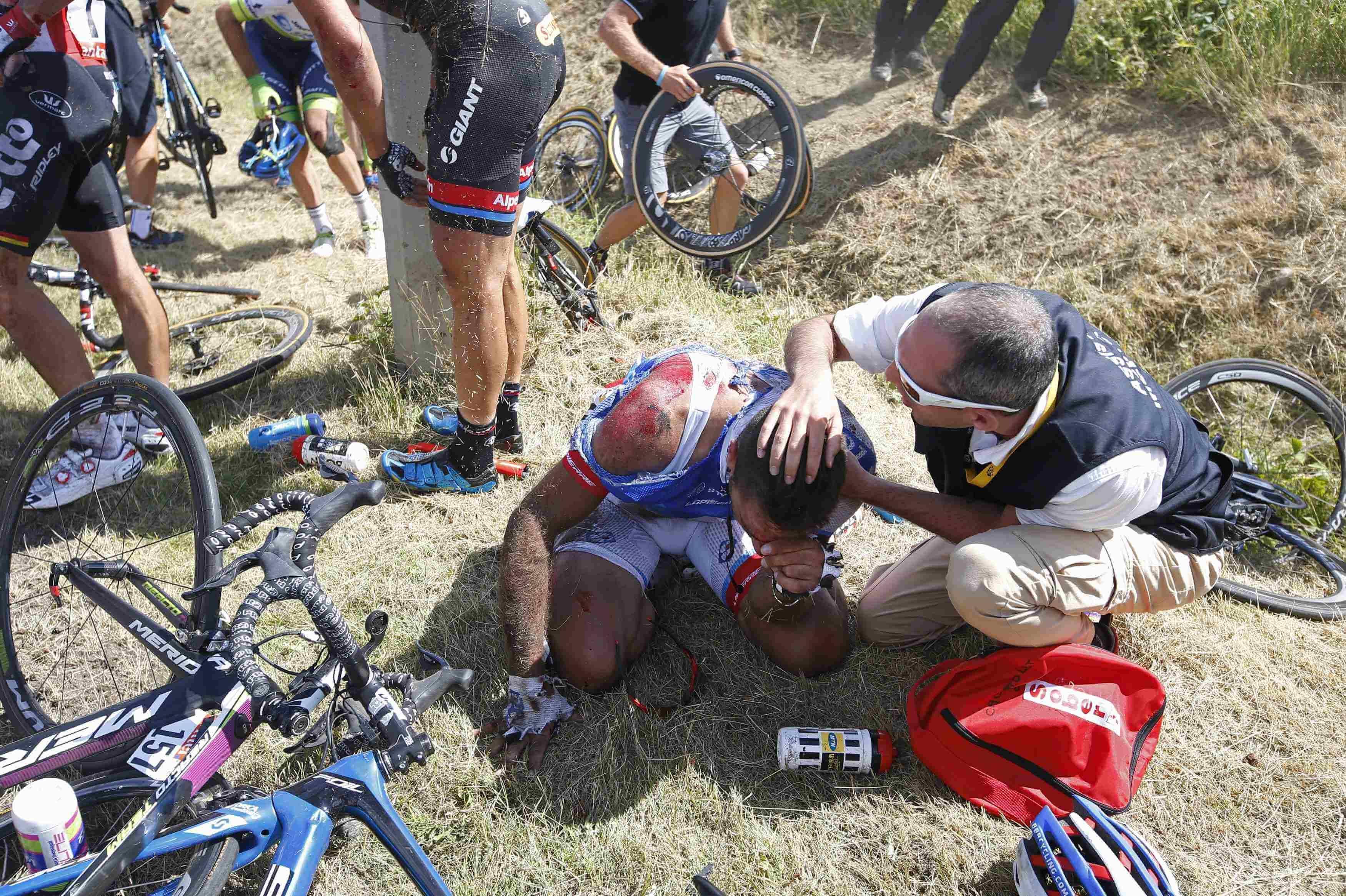 VIDEO: Tour stage neutralised after huge crash