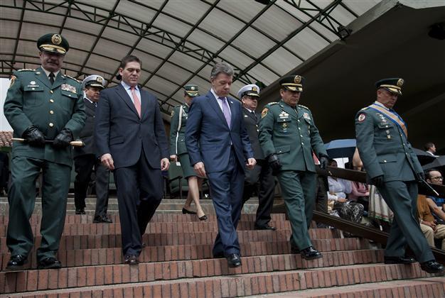 Colombia president replaces top military leaders