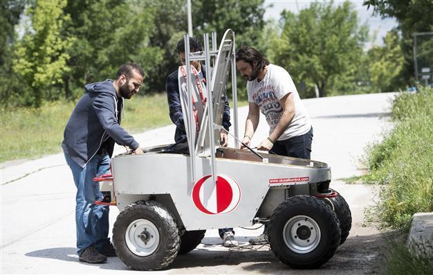 Turkish scientists unveil unmanned off-road vehicle
