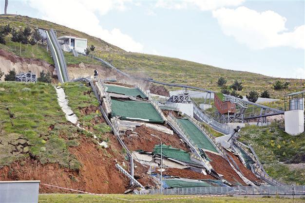 Two workers wounded in second landslide at Erzurum ski complex