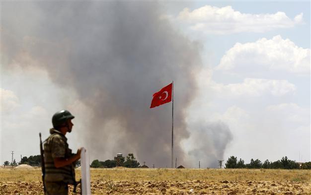 Turkey detains almost 800 trying to cross illegally from Syria, army says