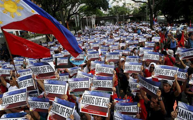 Court begins hearing Philippines, China dispute over South China Sea