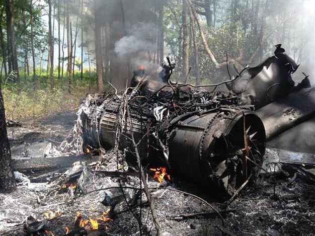 Two killed in US when F-16, small plane crash; jet pilot safe