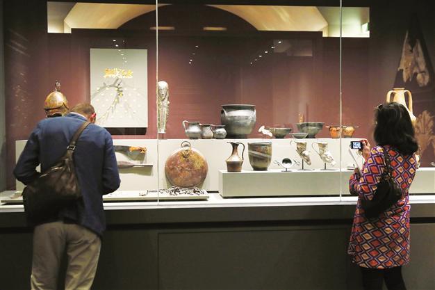 Ancient Thracian culture reveals splendor at Louvre