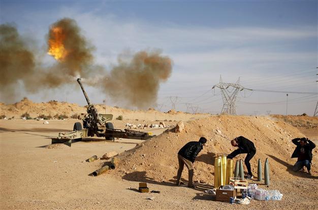 Libya militia launches air raids against ISIL