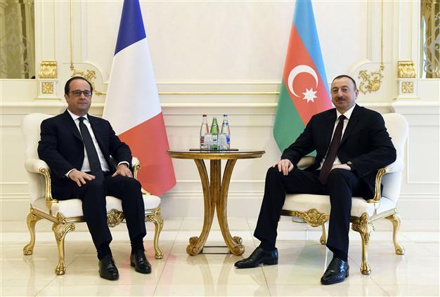 Hollande raises Azerbaijans rights record in Baku talks