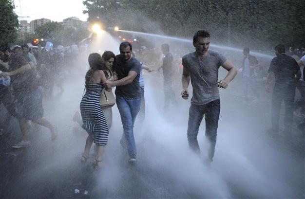 Armenia opens probe into police violence against protesters