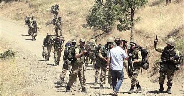 Soldiers jostle HDP deputy at site where 34 were killed