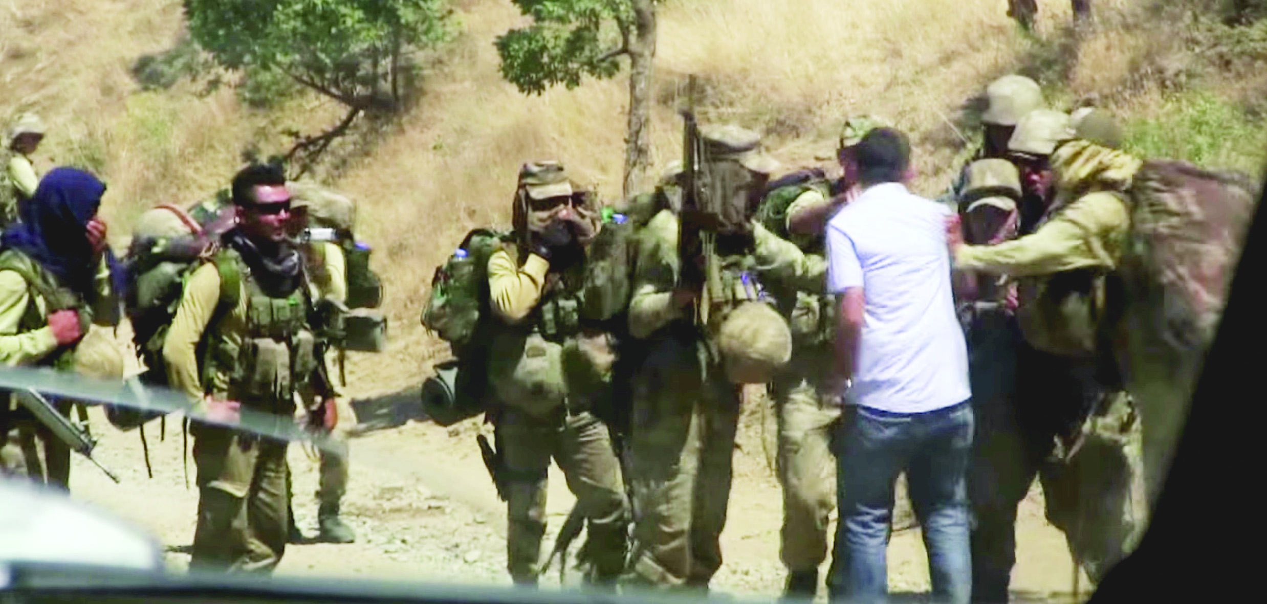 Soldiers jostle HDP deputy at site where 34 were killed