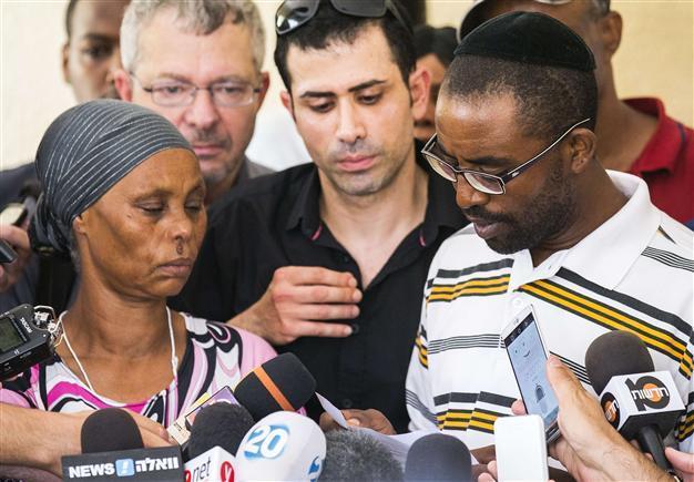 Two Israelis held in Gaza, one by Hamas: ministry