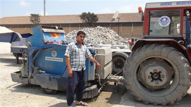 Street cleaning vehicle kills boy in southern Turkey