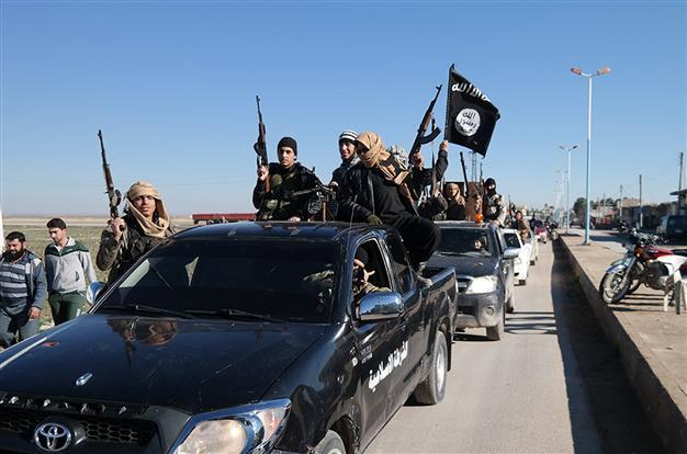 Turkey puts travel ban on 15,000 foreign fighters