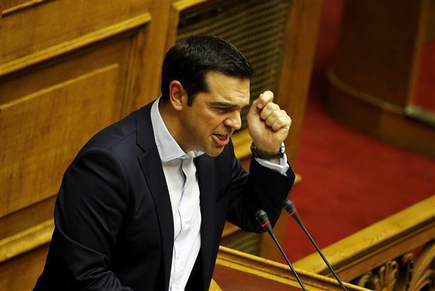 Greek lawmakers back bailout ahead of EU, ECB talks