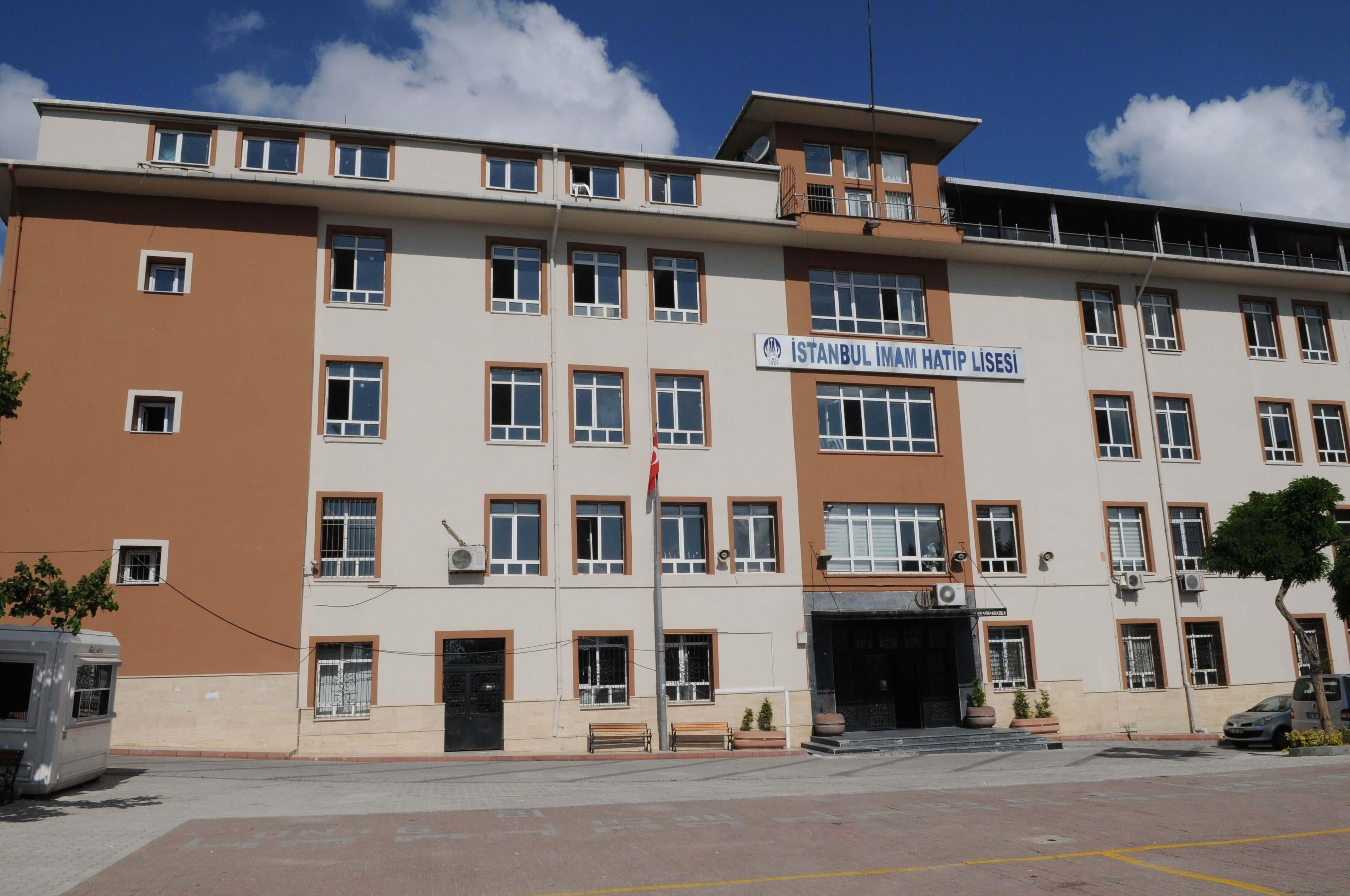 Colleague in row with Erdoğan to cover reconstruction expenses of high school