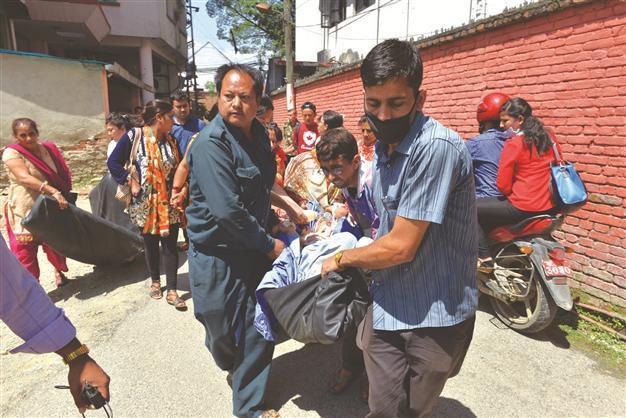 Another strong earthquake hits Nepal, close to Everest