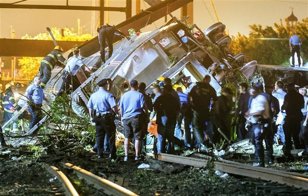 Five killed in Philadelphia train derailment