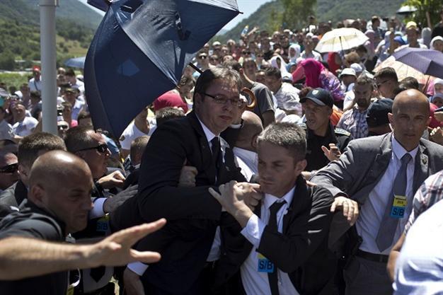 Serbia PM attacked at Srebrenica ceremonies