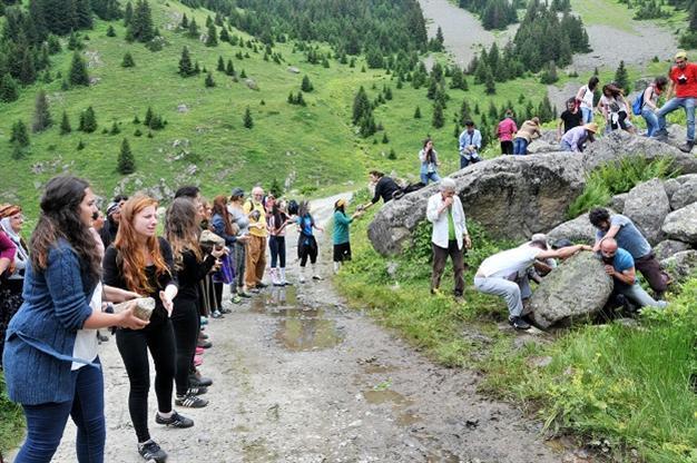 Gendarmerie retreat as contentious road project halts in Turkey’s Rize