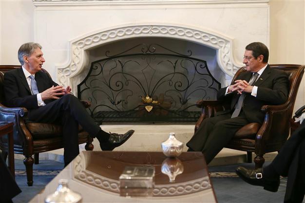 Britain offers Cyprus land in event of peace deal