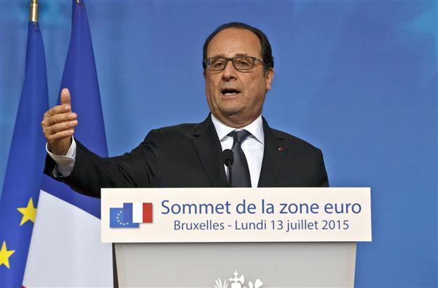 France willing to strengthen euro governance: Hollande