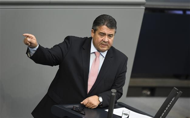 German economy minister due in Iran with business leaders