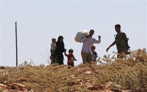 Turkey detains nearly 500 people trying to cross from Syria