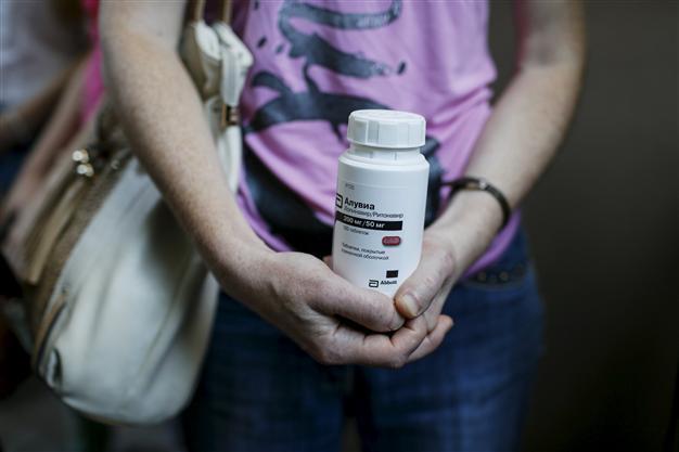 8,000 HIV patients at risk in Eastern Ukraine: UN envoy
