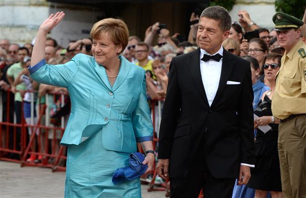 Bayreuth opera fest opens with a bang