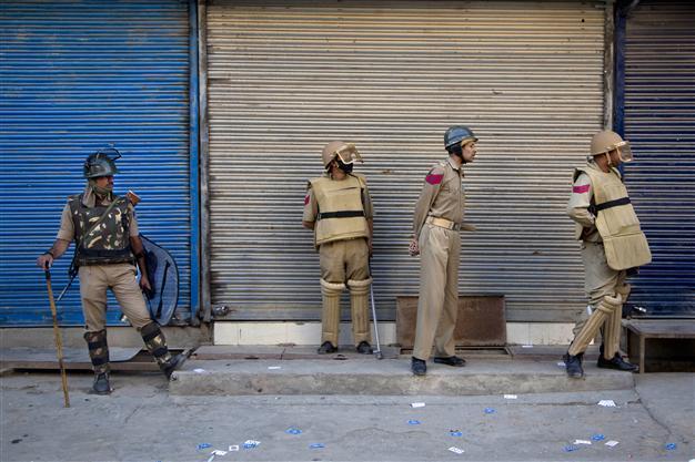 Four dead as attackers storm Indian police station