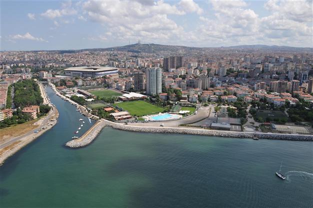 Analysis deems parts of Istanbul’s Kadıköy district risky to swim in