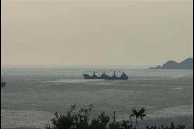One dead after sand coaster sinks off Istanbul coast