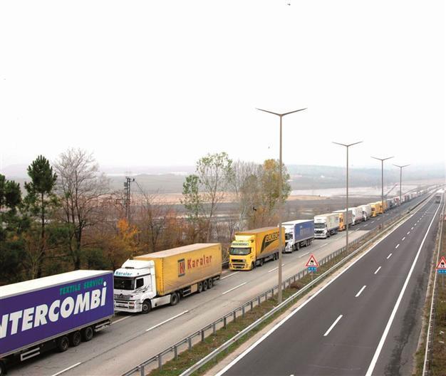 Full liberalization in land transport between EU, Turkey to add 3.5 bln euros in trade: Report